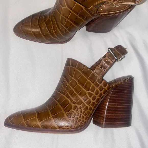 Vince Camuto Chemine Clog Mules - Picture 2 of 8